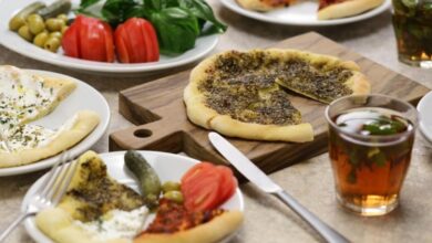 مناقيش بالزعتر وجبة فطور سهلة