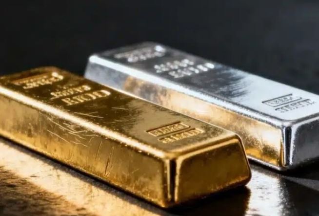 هل نشتري الذهب الآن أم ننتظر هبوط الأسعار الكبير؟
