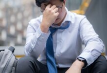 يتباطأ التوظيف، وترتفع معدلات البطالة في تقرير الوظائف الأخير