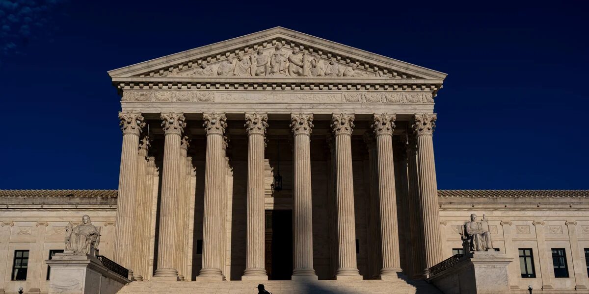 Supreme Court gears up for new term with major cases on climate change, immigration and guns - صورة مميزة Supreme Court gears up for new term with major cases on climate change, immigration and guns