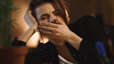 أسباب خمول الجسم الدائم: لماذا تشعرين بالتعب حتى بعد النوم؟ أسباب قد لا تتوقعينها!