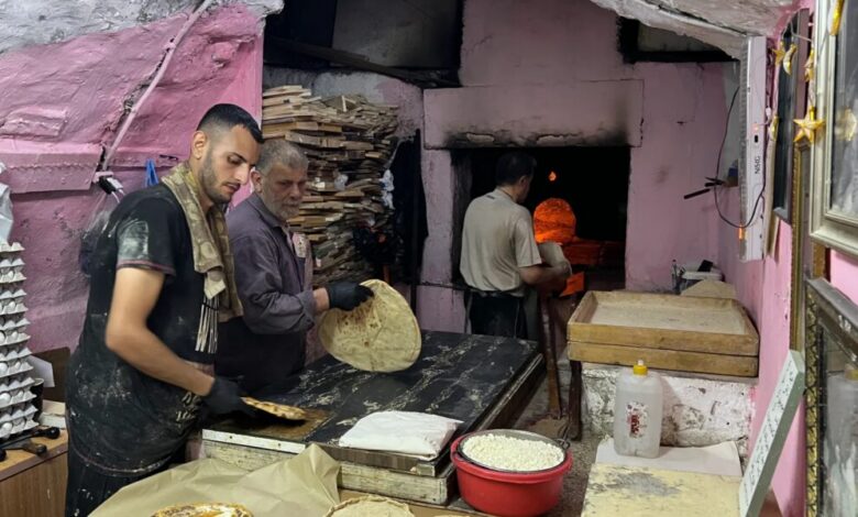 أقدم من الاحتلال.. فرن مُنى عنوان المناقيش في نابلس | منوعات