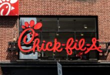 أندرو كاثي، الرئيس التنفيذي لشركة Chick-fil-A، يتحدث عن الملكية العائلية والنمو