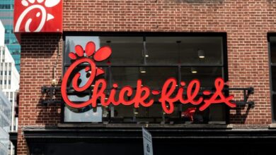 أندرو كاثي، الرئيس التنفيذي لشركة Chick-fil-A، يتحدث عن الملكية العائلية والنمو