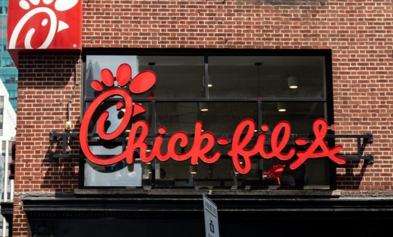 أندرو كاثي، الرئيس التنفيذي لشركة Chick-fil-A، يتحدث عن الملكية العائلية والنمو