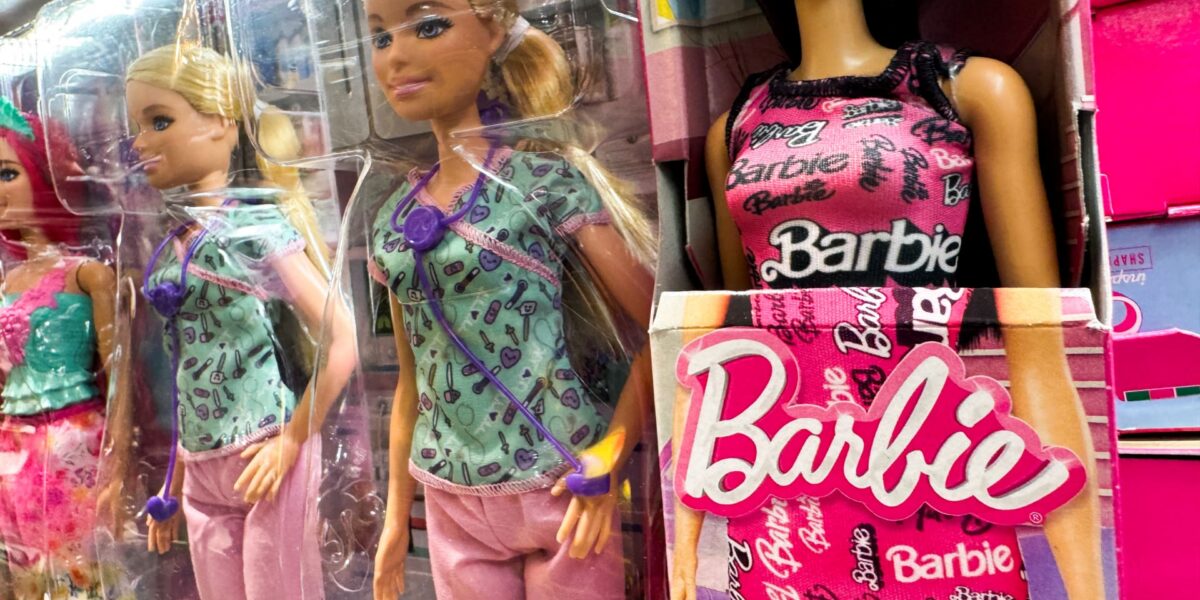 ارتفعت أسهم شركة Mattel بعد تقارير عن اهتمام شركة Authentic Brands بالاستحواذ - صورة مميزة ارتفعت أسهم شركة Mattel بعد تقارير عن اهتمام شركة Authentic Brands بالاستحواذ