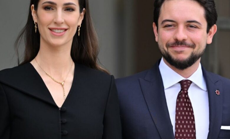 الأمير الحسين والأميرة رجوة يستقبلان الأمير عبد المتين وزوجته أنيشا وابنتهما زهرة