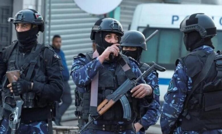 الاحتلال يطرد فريقًا أمنيًا بريطانيًا درّب أجهزة السلطة بالضفة