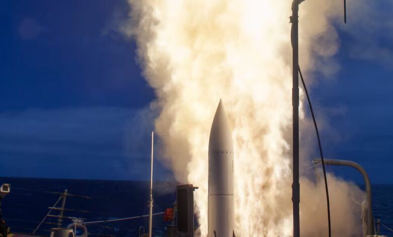 البحرية الأمريكية تمنح شركة RTX’s Raytheon مبلغ 24.4 مليار دولار مقابل صواريخ SM-6 وسط مخاوف بشأن المخزون