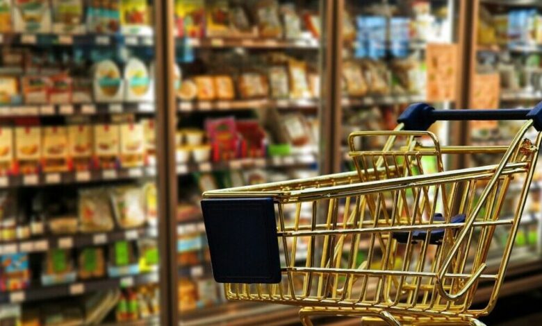 التضخم يتجاوز نمو الأجور مجددًا ويضغط على دخل الأمريكيين