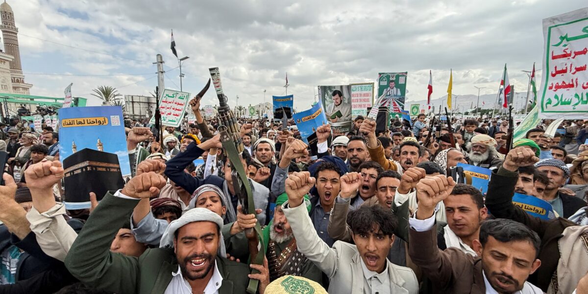 الحكومة اليمنية تشن هجوما للسيطرة على جميع المناطق من الحوثيين المدعومين من إيران