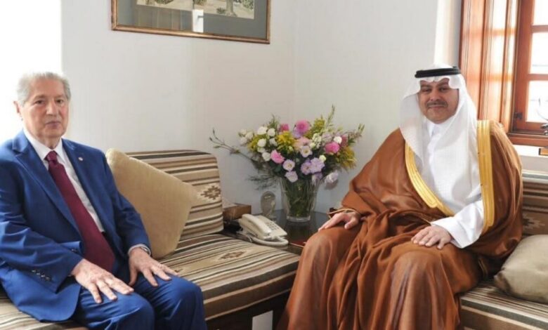 الدوسري بحث مع الجميّل مواضيع وقضايا تخص الشأن اللبناني
