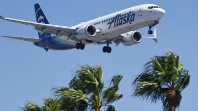 الرئيس التنفيذي لشركة Alaska Airlines “ليس قلقًا للغاية” بشأن تأخير Boeing Max 10