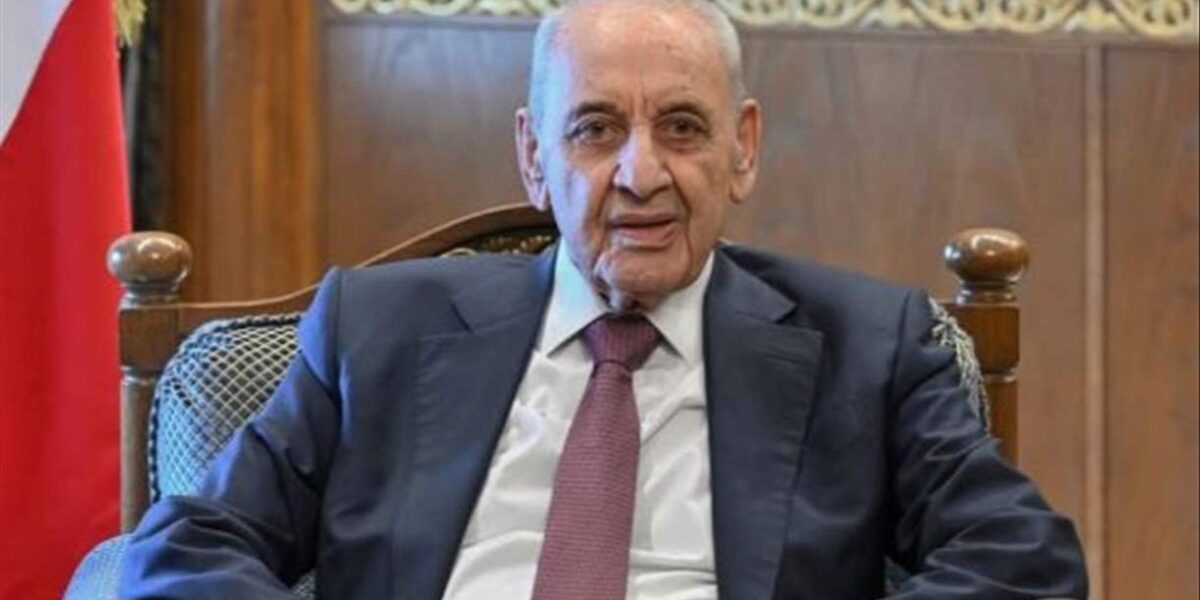 الرئيس بري تسلم المذكرة النيابية المطالبة بالتمسك بقوات اليونيفل خلال لقائه وفداً نيابياً - صورة مميزة الرئيس بري تسلم المذكرة النيابية المطالبة بالتمسك بقوات اليونيفل خلال لقائه وفداً نيابياً