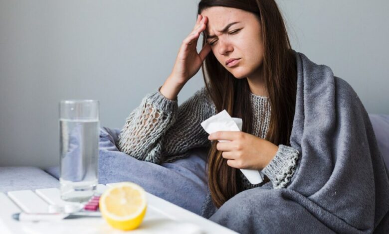 الليمون وفيتامين سي هل يعالجان نزلات البرد فعلاً أم يخففان الأعراض؟