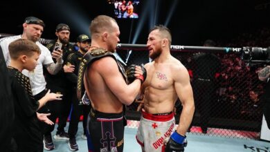 المقاتل الروسي بيتر يان يحتفظ بلقب بطل (UFC) في نزال مثير.. فيديو