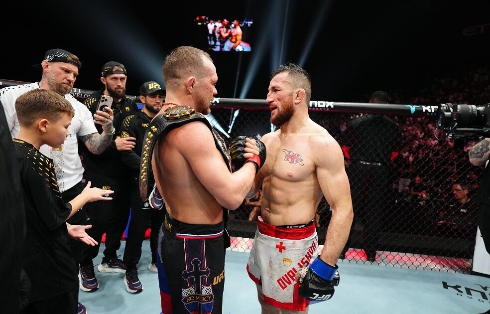 المقاتل الروسي بيتر يان يحتفظ بلقب بطل (UFC) في نزال مثير.. فيديو - صورة مميزة المقاتل الروسي بيتر يان يحتفظ بلقب بطل (UFC) في نزال مثير.. فيديو