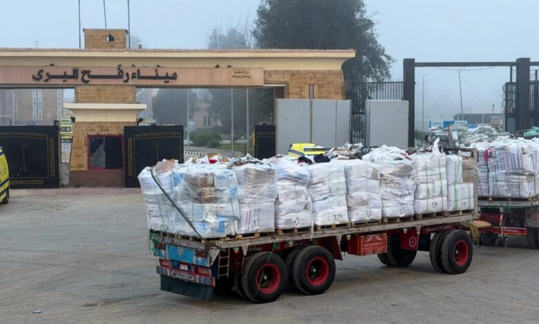 المكتب الإعلامي بغزة ينفي مزاعم إسرائيلية بفرض ضرائب على الشاحنات التجارية | أخبار
