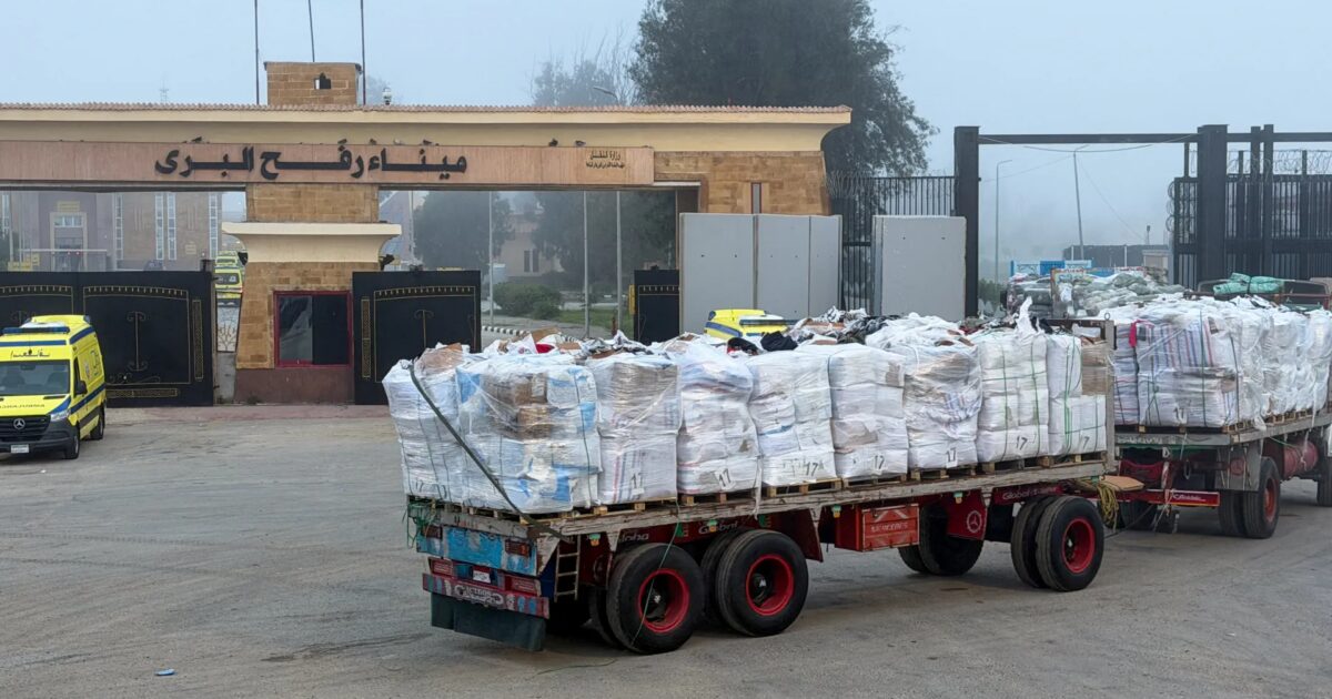 المكتب الإعلامي بغزة ينفي مزاعم إسرائيلية بفرض ضرائب على الشاحنات التجارية | أخبار