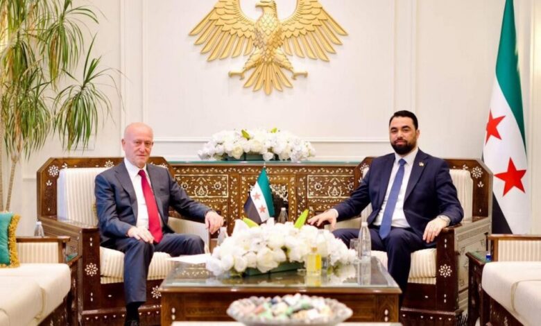 الهزاع يستقبل ريفي ويبحثان العلاقات السورية اللبنانية