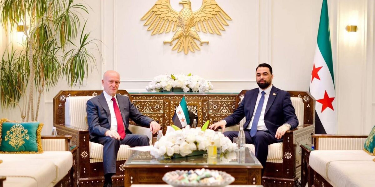 الهزاع يستقبل ريفي ويبحثان العلاقات السورية اللبنانية