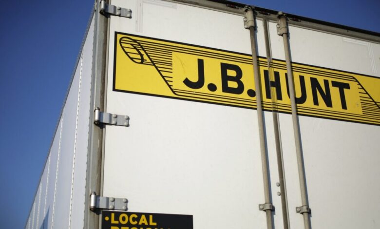 انخفض سهم JB Hunt بنسبة 10٪ بسبب توقعات انخفاض الأرباح