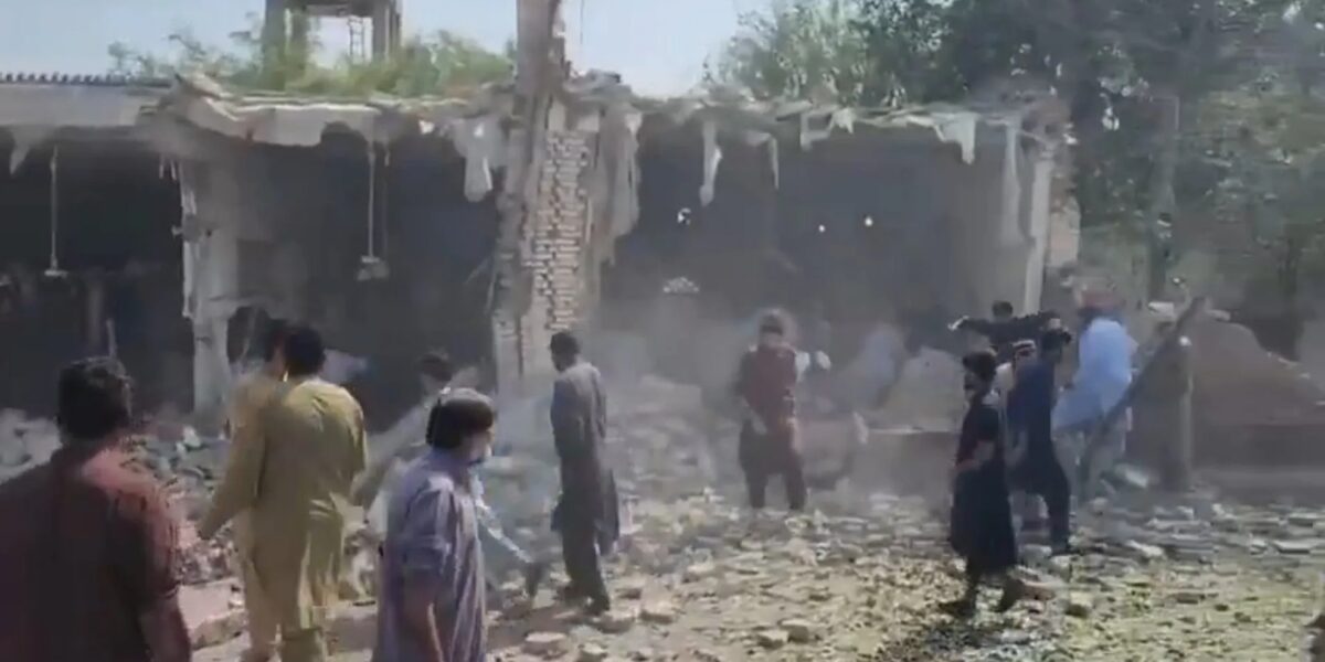 انفجار مميت يضرب مسجدا في مجمع للشرطة الباكستانية | طالبان باكستان - صورة مميزة انفجار مميت يضرب مسجدا في مجمع للشرطة الباكستانية | طالبان باكستان