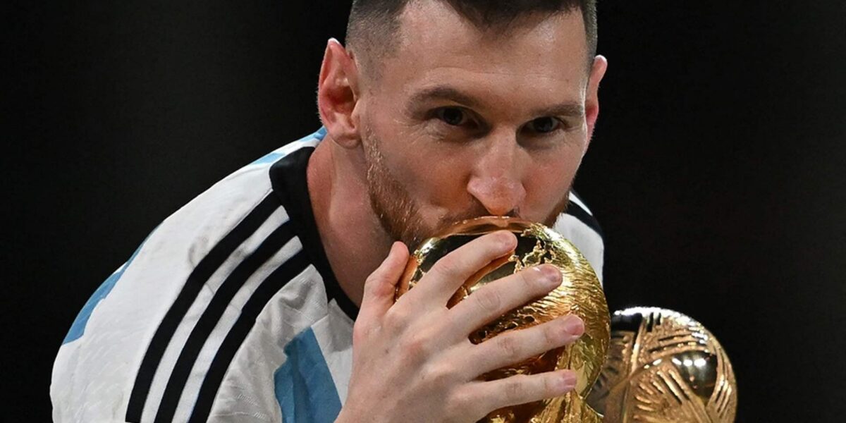 بعد أكثر من 20 عامًا بقميص الأرجنتين… ميسي يودّع منتخب بلاده برسالة مؤثرة: “هذا القرار يؤلمني ولكن”