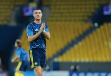 بعد تاخر نحو 45 دقيقة.. لاعبو النصر ونيفتشي يعودون إلى الملعب (فيديو)