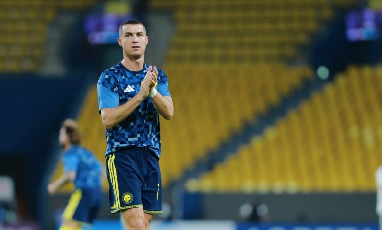 بعد تاخر نحو 45 دقيقة.. لاعبو النصر ونيفتشي يعودون إلى الملعب (فيديو)