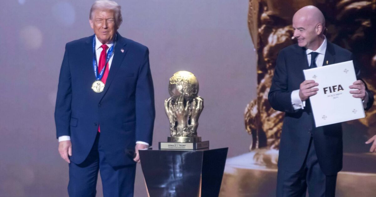 بعد تكريم ترامب.. “فيفا” يعيد النظر في جائزة السلام - صورة مميزة بعد تكريم ترامب.. “فيفا” يعيد النظر في جائزة السلام