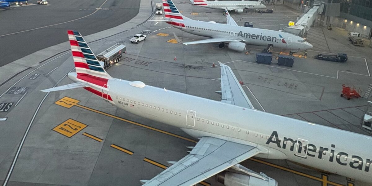 تبدأ شركة American في السماح للعملاء بخلط النقود والأميال للحصول على التذاكر - صورة مميزة تبدأ شركة American في السماح للعملاء بخلط النقود والأميال للحصول على التذاكر