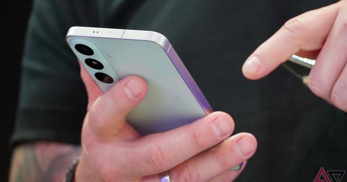 تبيع شركة Mint Mobile هاتف Galaxy S26 FE مقابل 480 دولارًا أمريكيًا مع سنة من الخدمة - صورة مميزة تبيع شركة Mint Mobile هاتف Galaxy S26 FE مقابل 480 دولارًا أمريكيًا مع سنة من الخدمة