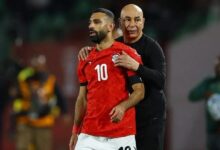 تحركات عاجلة لتهدئة الأجواء بين محمد صلاح والجهاز الفني لمنتخب مصر