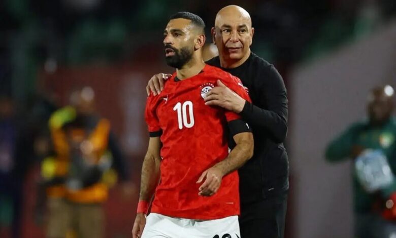 تحركات عاجلة لتهدئة الأجواء بين محمد صلاح والجهاز الفني لمنتخب مصر