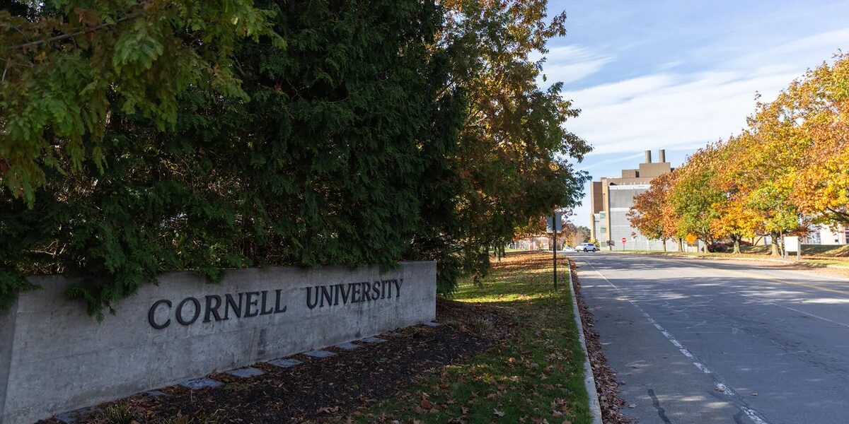 تقول حاكمة جامعة كورنيل كاثي هوتشول إن جامعة كورنيل توافق على إجراء تحقيق مستقل في قضية الاغتصاب المزعومة