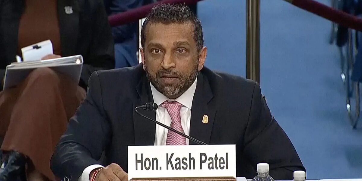 جلسة استماع Moment Kash Patel في مجلس الشيوخ تأخذ منعطفًا غريبًا | أخبار - صورة مميزة جلسة استماع Moment Kash Patel في مجلس الشيوخ تأخذ منعطفًا غريبًا | أخبار