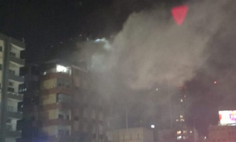 حريق داخل مبنى في جل الديب.. وفيديو يرصد المشهد