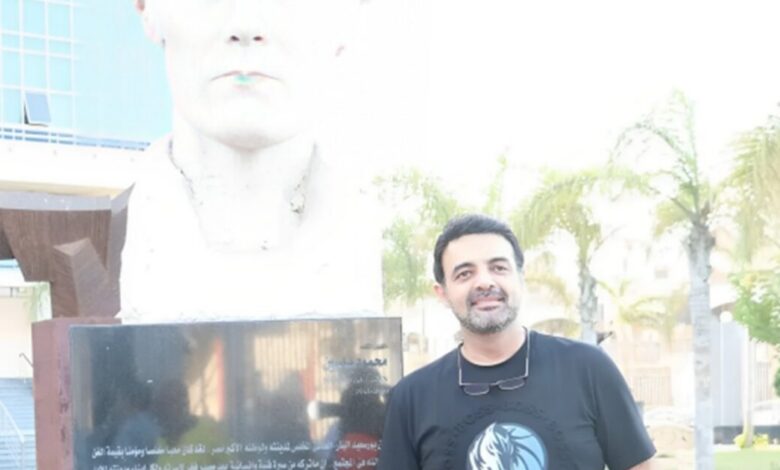 رد حاسم من عمرو محمود ياسين على شائعة إهمال والده قبل وفاته