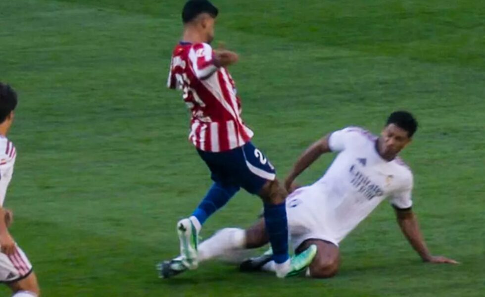 ريال مدريد يصدر بيانا عقب الخسارة القاسية أمام أتلتيكو مدريد - صورة مميزة ريال مدريد يصدر بيانا عقب الخسارة القاسية أمام أتلتيكو مدريد