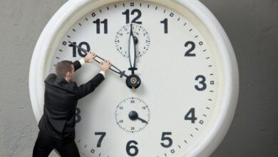 ساعة نوم إضافية.. أوروبا تودّع التوقيت الصيفي