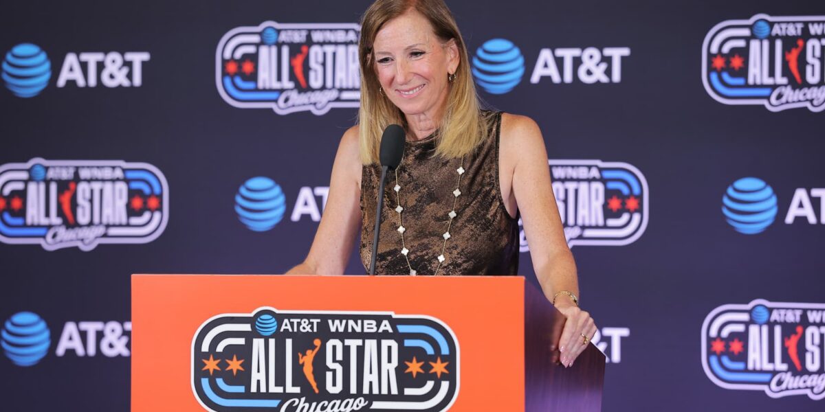 ستتقاعد مفوضة WNBA كاثي إنجيلبرت في نهاية عام 2026 - صورة مميزة ستتقاعد مفوضة WNBA كاثي إنجيلبرت في نهاية عام 2026