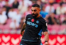 شاهد.. محمد صلاح يهدر فرصة تسجيل هدف