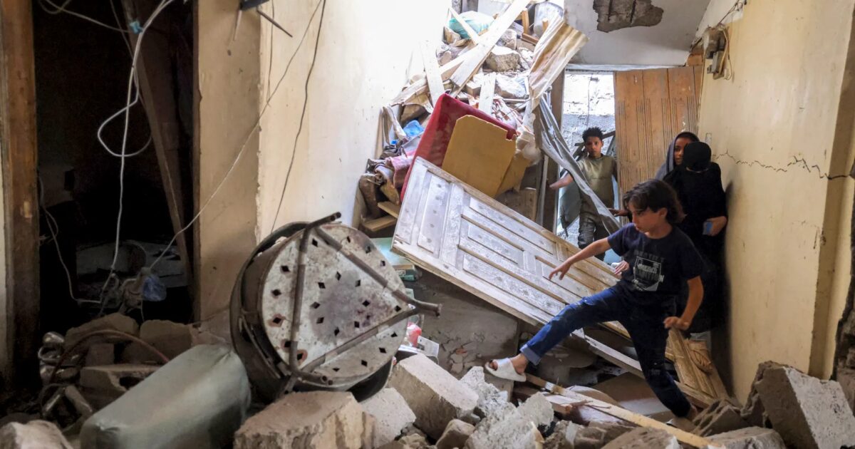 ضحايا مدنيون وإفشال هجمات حوثية بتعز.. إليك آخر التطورات الميدانية في اليمن | أخبار - صورة مميزة ضحايا مدنيون وإفشال هجمات حوثية بتعز.. إليك آخر التطورات الميدانية في اليمن | أخبار