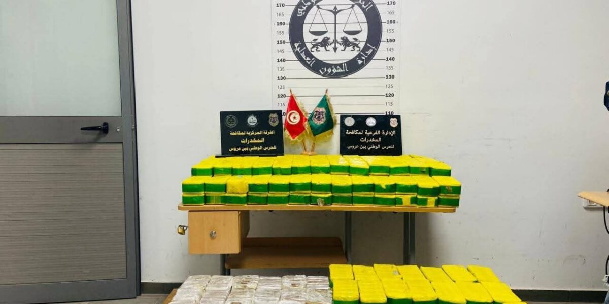 عاجل | 10 أشهر من العمل الاستخباراتي.. قوات الحرس في تونس تفكك شبكة دولية للمخدرات وغسيل الأموال (صور)