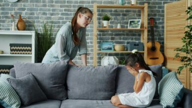 عاجل | 4 ممارسات موروثة خاطئة يقوم بها الأهل وتؤدي إلى فقدان الطفل لثقته بنفسه