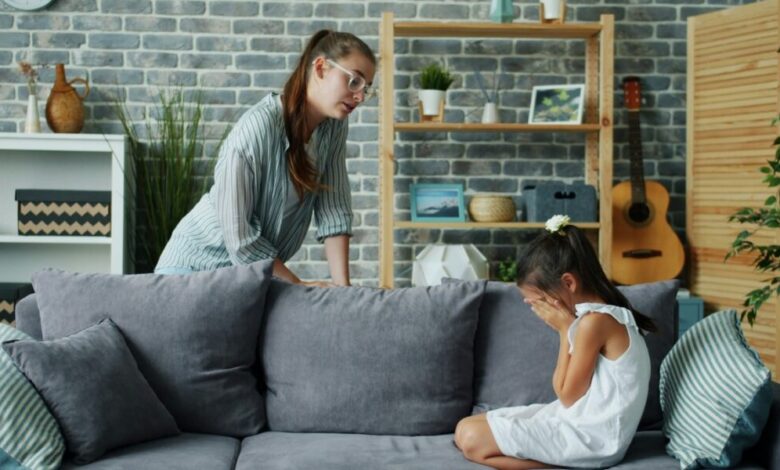 عاجل | 4 ممارسات موروثة خاطئة يقوم بها الأهل وتؤدي إلى فقدان الطفل لثقته بنفسه