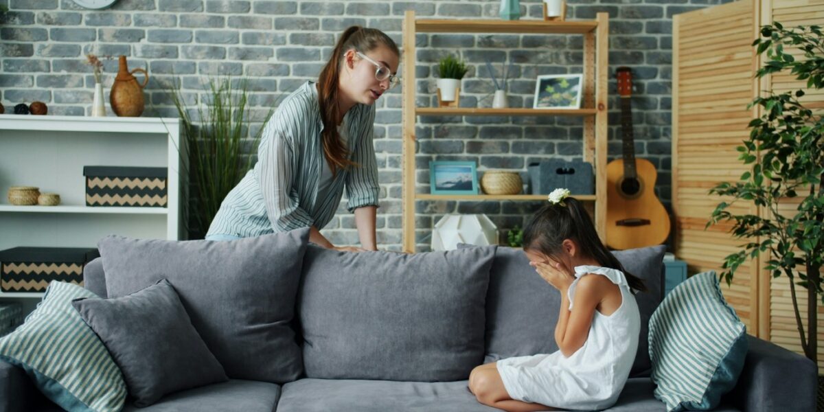عاجل | 4 ممارسات موروثة خاطئة يقوم بها الأهل وتؤدي إلى فقدان الطفل لثقته بنفسه - صورة مميزة عاجل | 4 ممارسات موروثة خاطئة يقوم بها الأهل وتؤدي إلى فقدان الطفل لثقته بنفسه