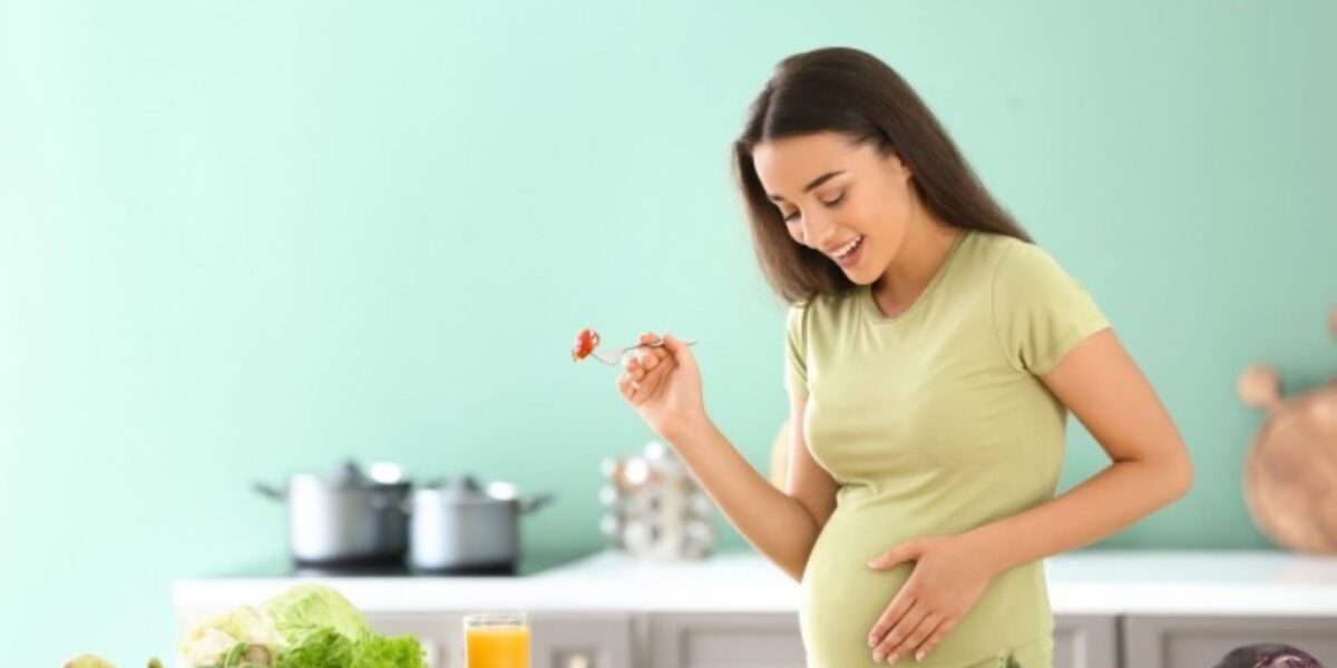 عاجل | 5 أصناف غذائية هامة لا غنى عنها من أجل صحة الأم الحامل والجنين - صورة مميزة عاجل | 5 أصناف غذائية هامة لا غنى عنها من أجل صحة الأم الحامل والجنين