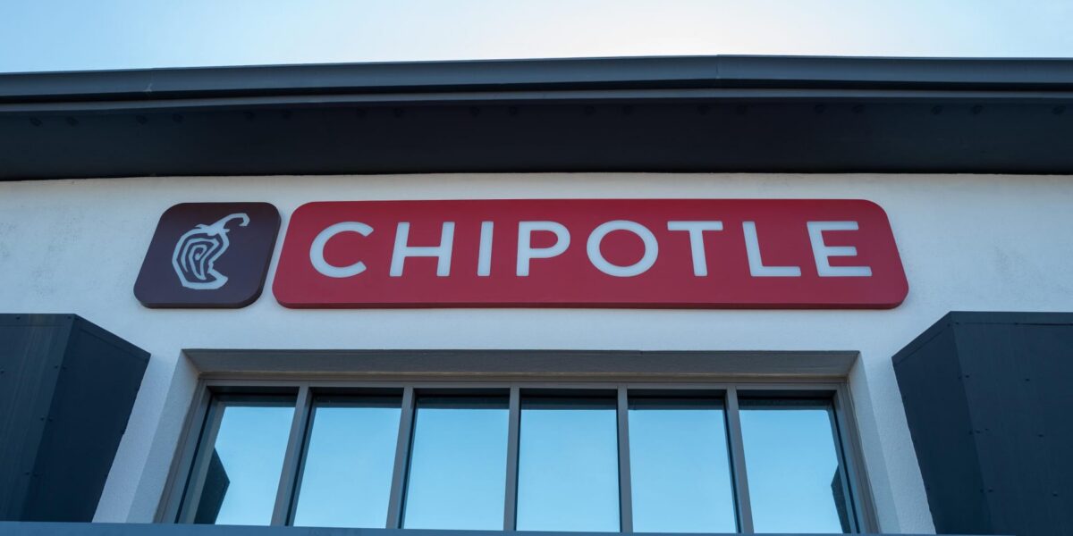عاجل | Chipotle يفتتح أول مطعم في المكسيك - صورة مميزة عاجل | Chipotle يفتتح أول مطعم في المكسيك
